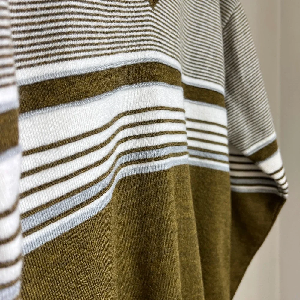 Vintage V-Neck Sweater Size M Green‎ Striped Grandpacore Academia Retro